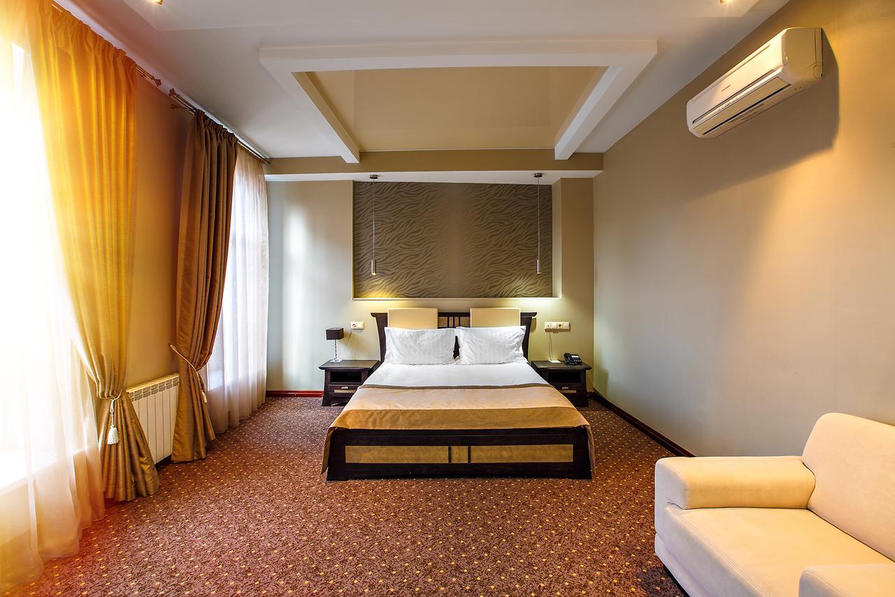 Metropol Hotel Mohiliv Kültér fotó